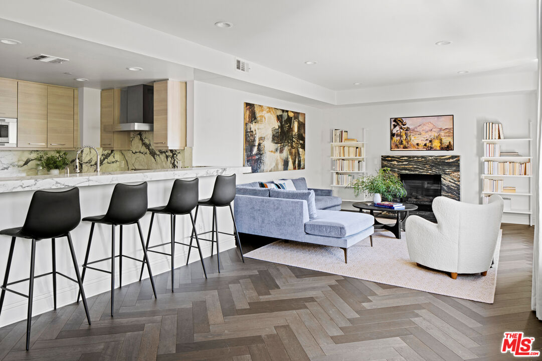 Property photo for 718 N Croft Ave, #201, Los Angeles, CA