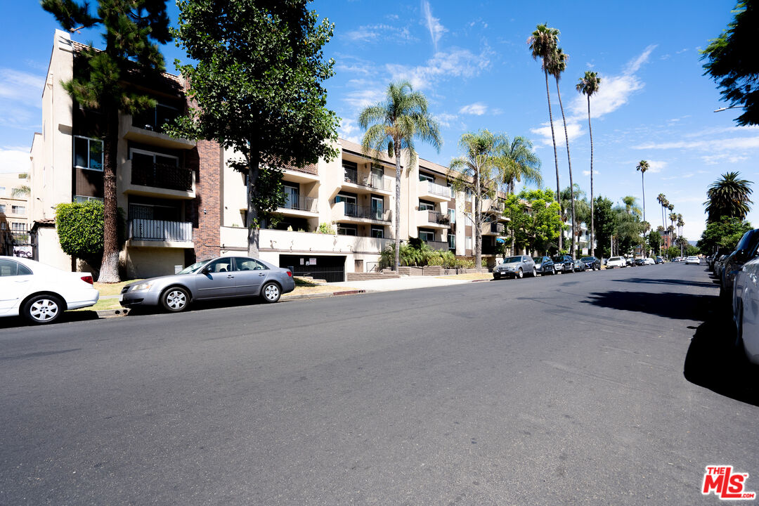 Property photo for 433 S Manhattan Pl, #108, Los Angeles, CA