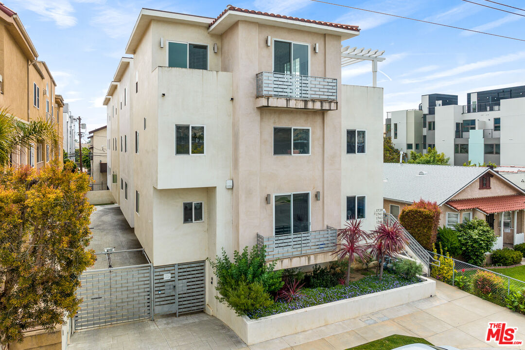 Property photo for 1743 S Barrington Ave, Los Angeles, CA