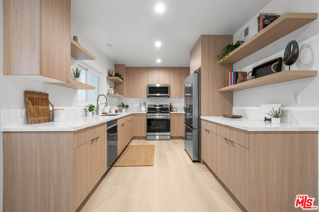 Property photo for 5301 Yarmouth Ave, #2, Los Angeles, CA