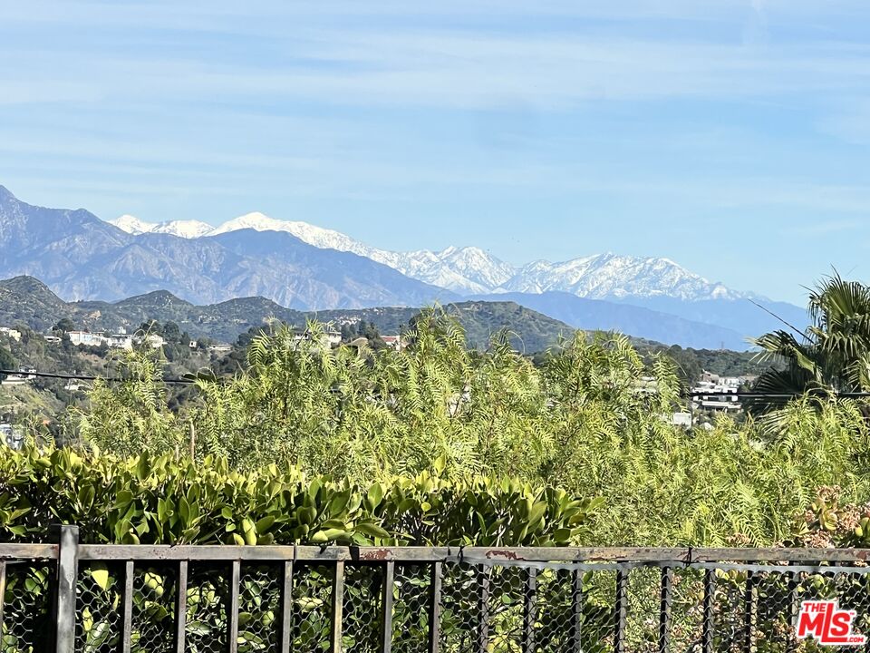 Property photo for 2337 Sunset Heights Dr, Los Angeles, CA