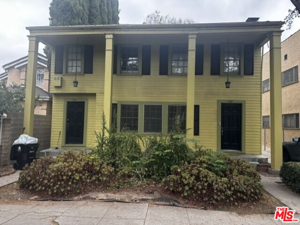Property photo for 542 N Windsor Blvd, Los Angeles, CA