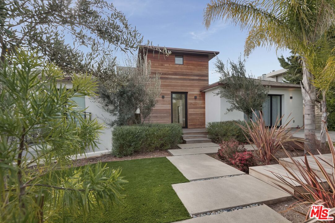 Property photo for 902 Berkeley St, Santa Monica, CA