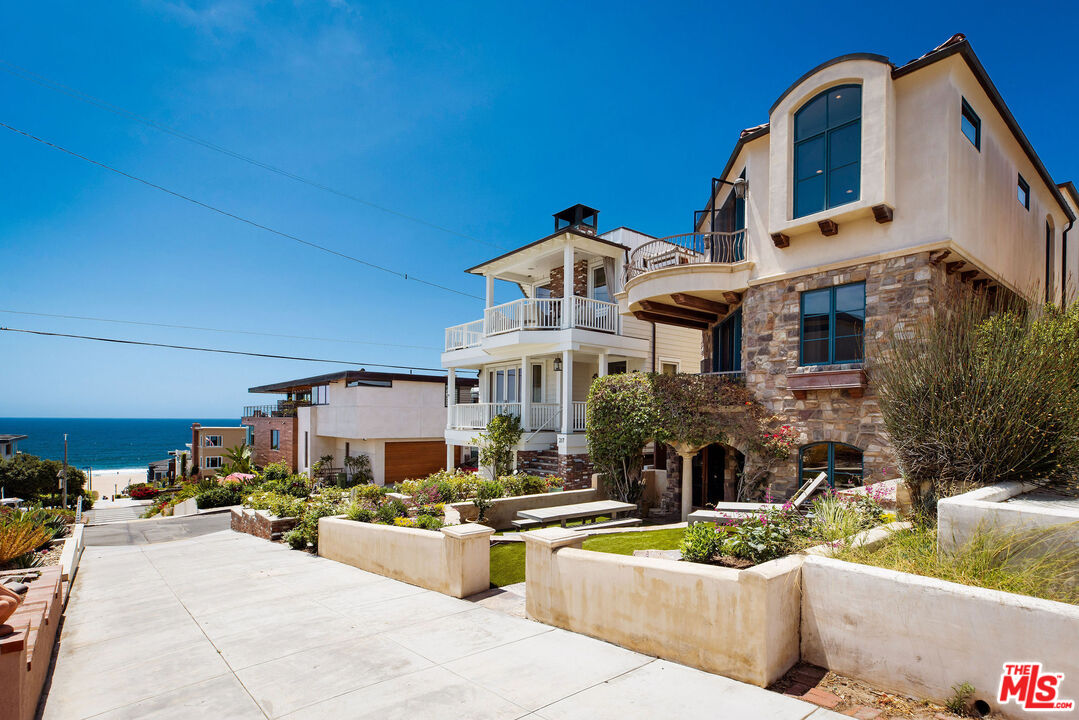 Property photo for 221 3rd St, Manhattan Beach, CA