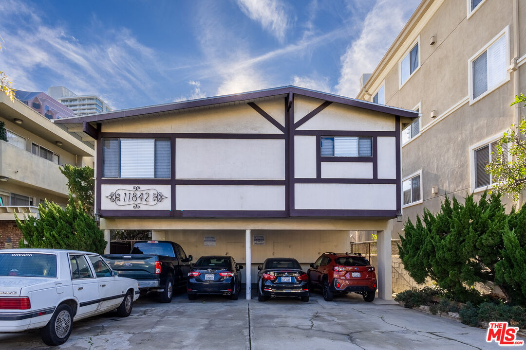 Property photo for 11842 Goshen Ave, #5, Los Angeles, CA