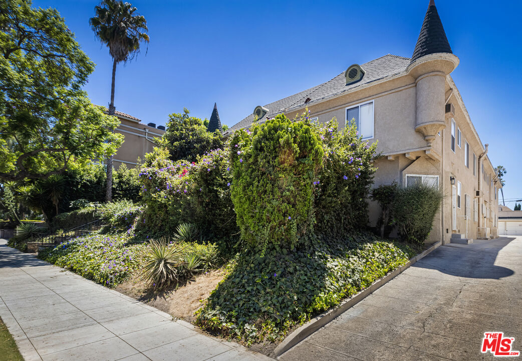 Property photo for 1143 S Westmoreland Ave, #5, Los Angeles, CA