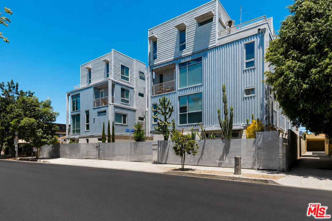 Property photo for 6021 W Beachwood Ln, Los Angeles, CA