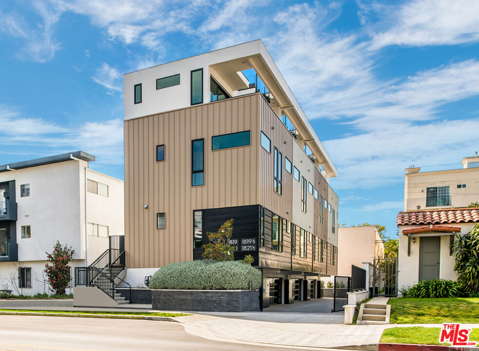 Property photo for 1819 1/2 Veteran Ave, Los Angeles, CA