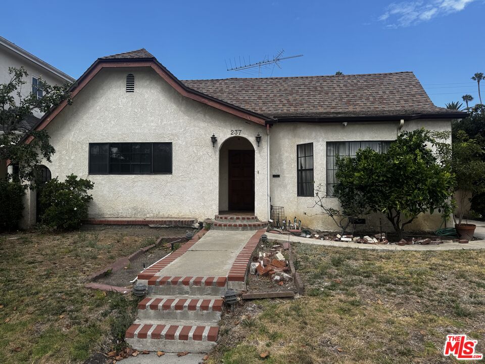 Property photo for 237 S Oakhurst Dr, Beverly Hills, CA