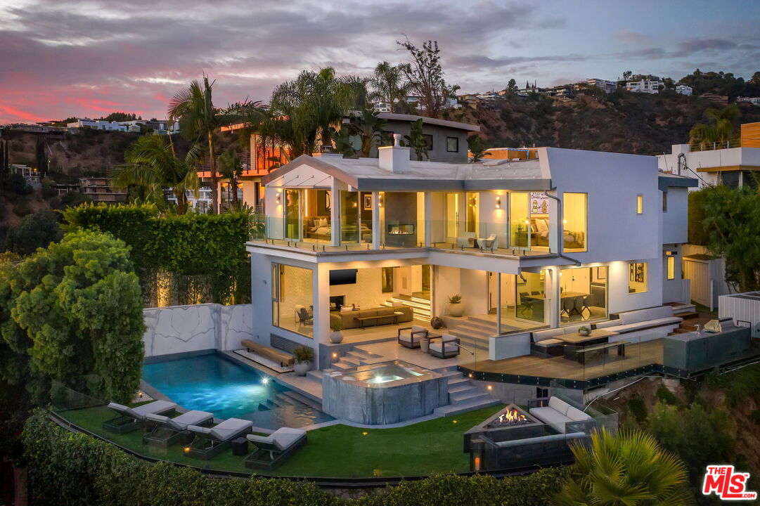 Property photo for 1500 Viewsite Ter, Los Angeles, CA