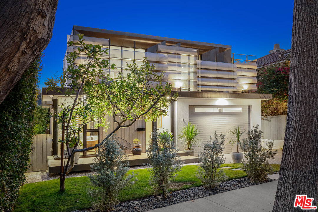 Property photo for 10519 Oaklawn Rd, Los Angeles, CA