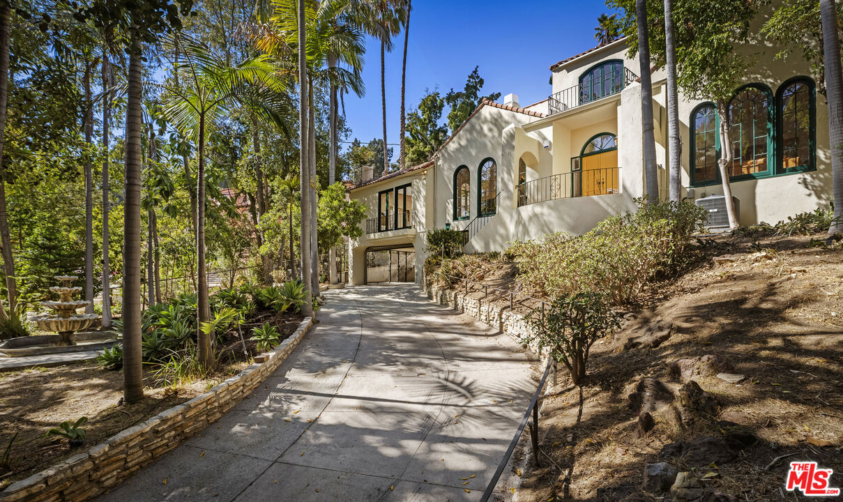 Property photo for 2586 Aberdeen Ave, Los Angeles, CA
