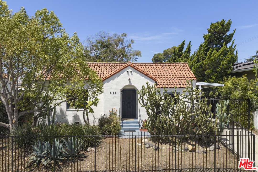 Property photo for 585 N Irving Blvd, Los Angeles, CA