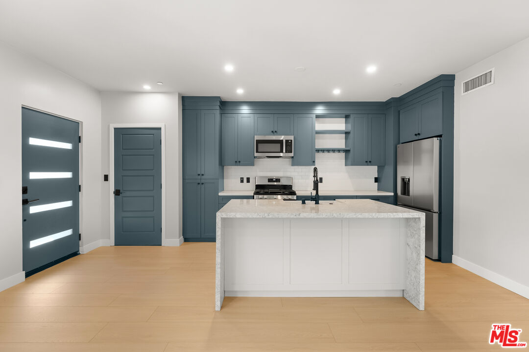 Property photo for 1249 S Plymouth Blvd, Los Angeles, CA
