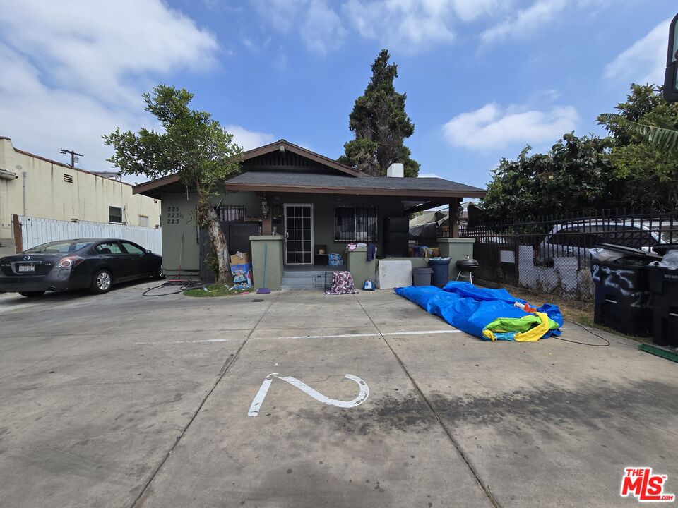 Property photo for 223 E 74th St, Los Angeles, CA