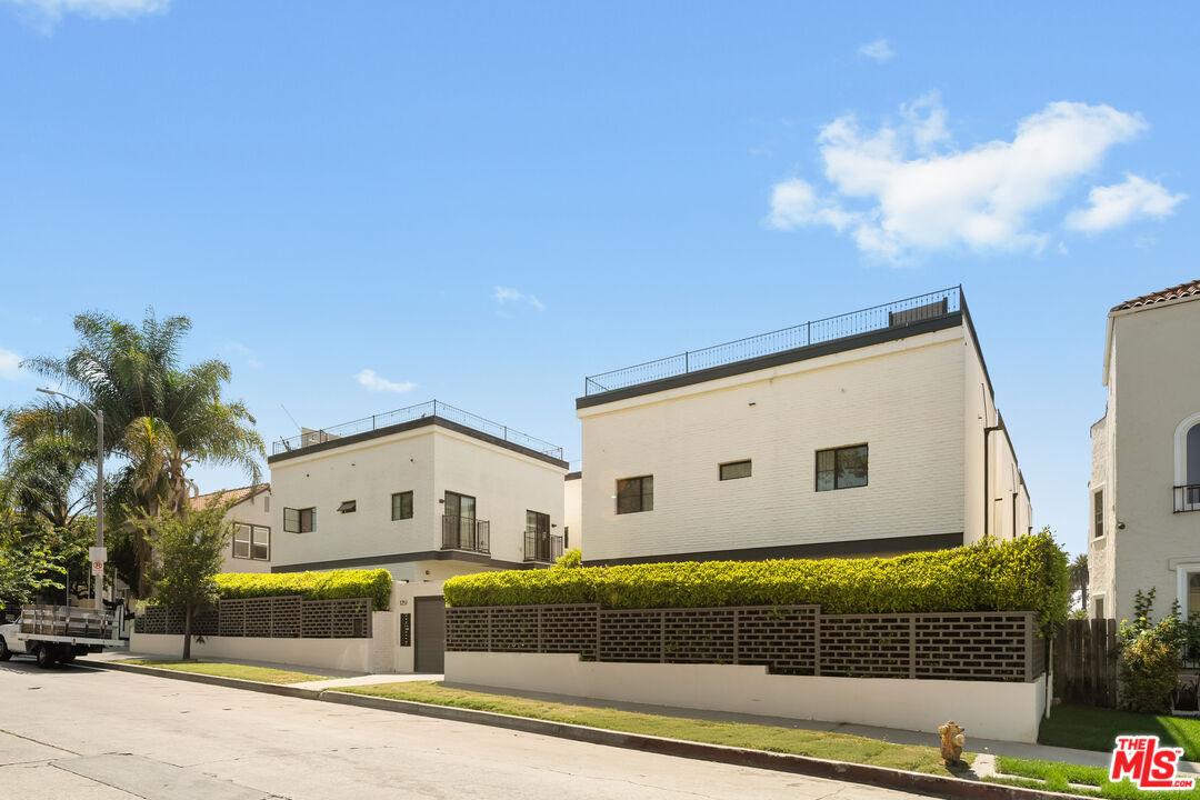 Property photo for 1253 S Plymouth Blvd, Los Angeles, CA