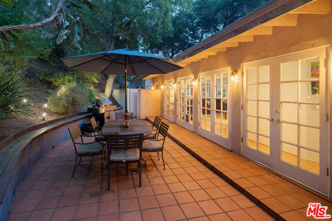 Property photo for 8011 Padre Ln, Los Angeles, CA