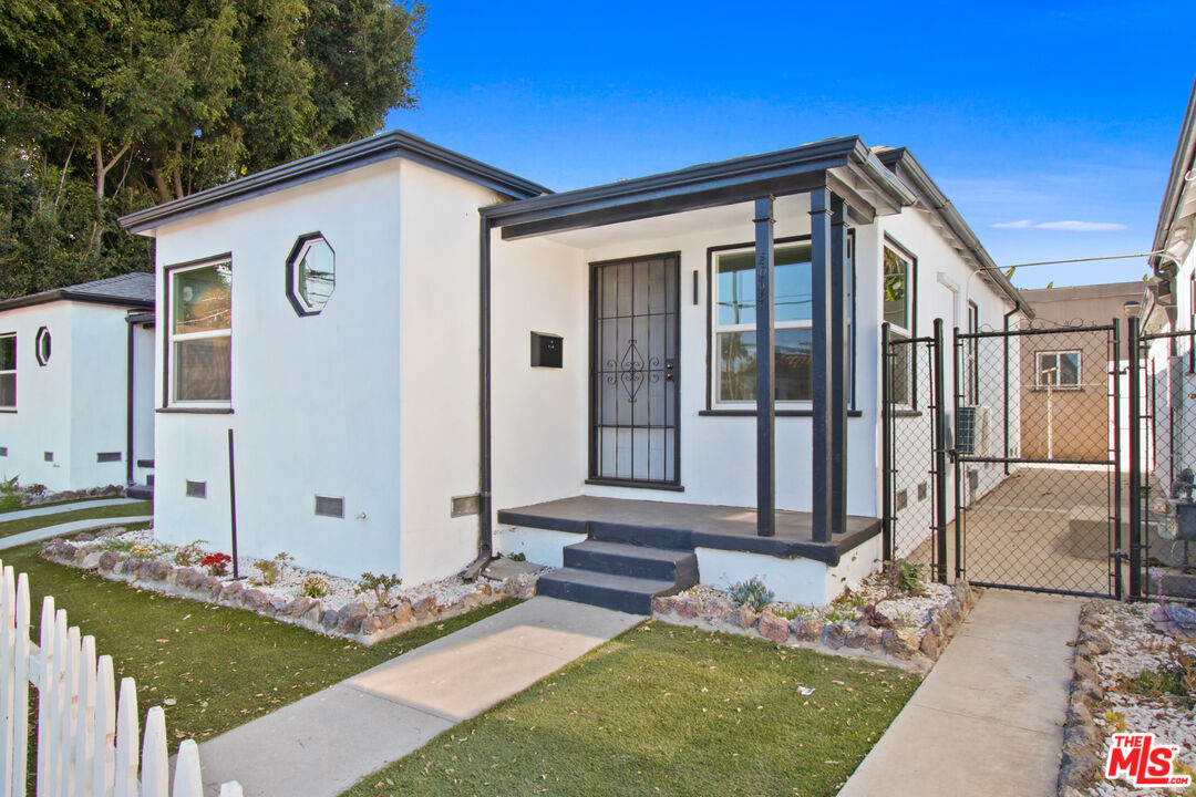 Property photo for 2003 S Redondo Blvd, Los Angeles, CA