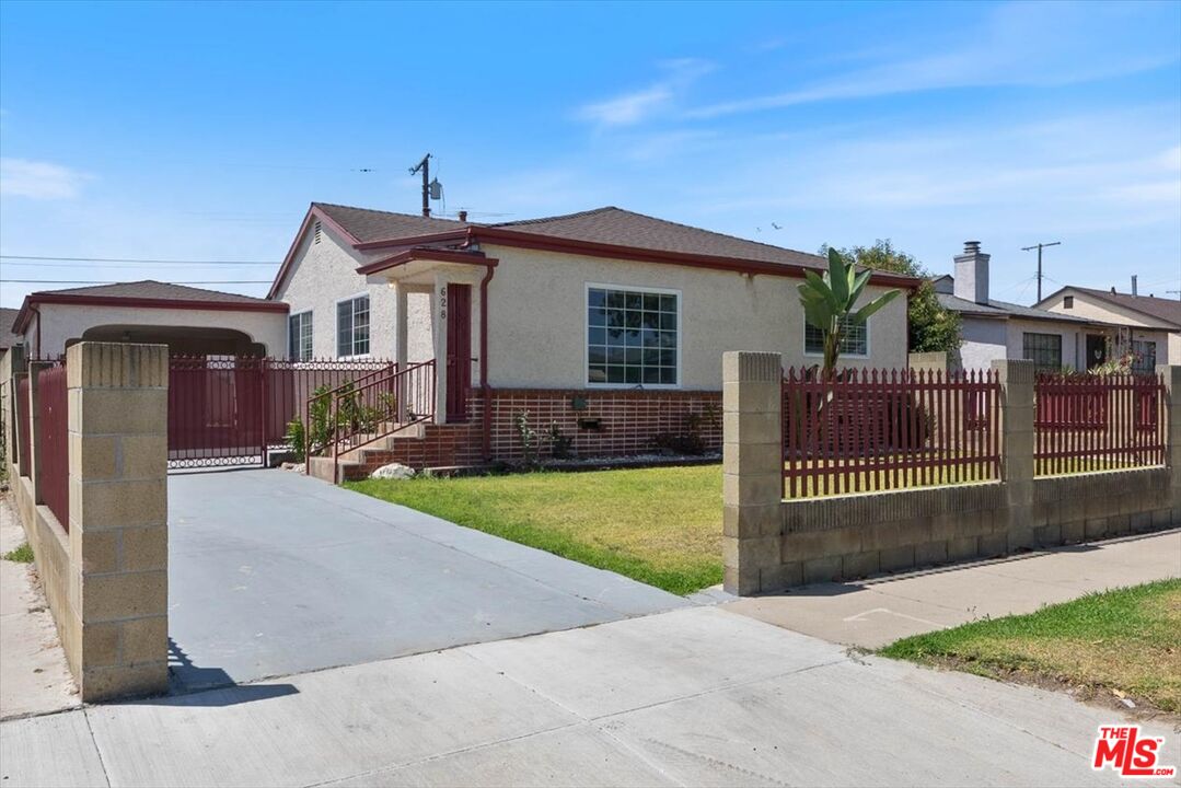 Property photo for 628 E 121st St, Los Angeles, CA