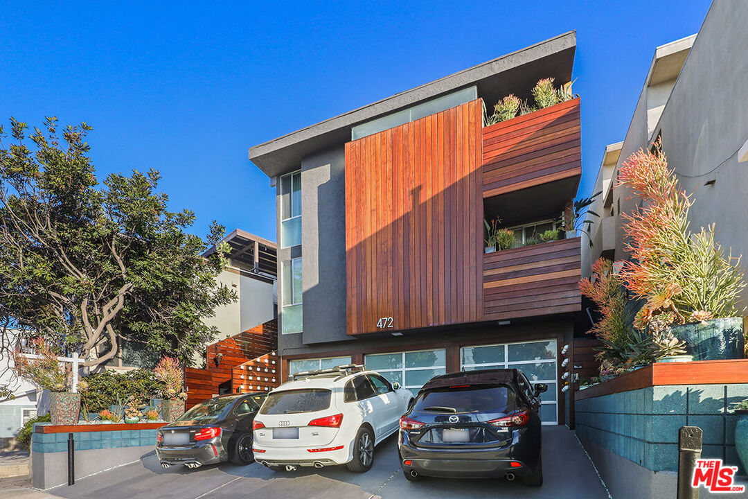Property photo for 472 Rosecrans Ave, Manhattan Beach, CA