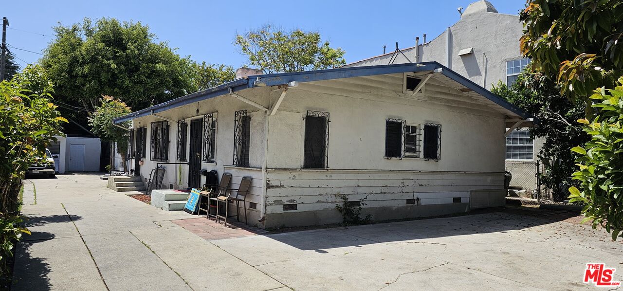 Property photo for 1243 N Beachwood Dr, Los Angeles, CA