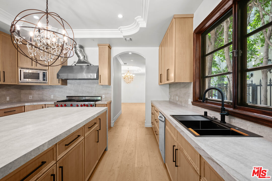 Property photo for 119 N Maple Dr, Beverly Hills, CA