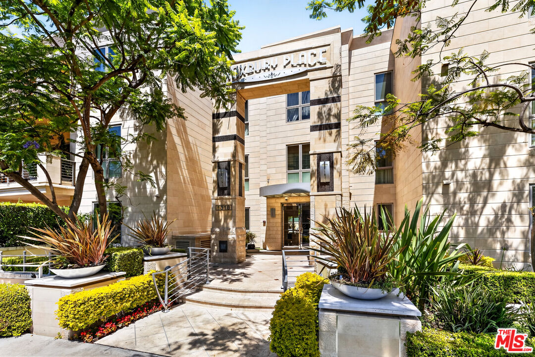 Property photo for 1318 S Roxbury Dr, #314, Los Angeles, CA