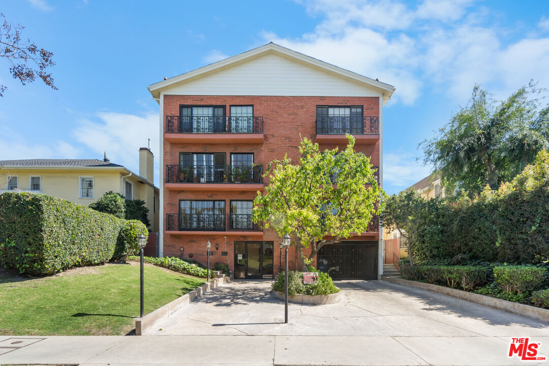 Property photo for 822 S Windsor Blvd, #102, Los Angeles, CA