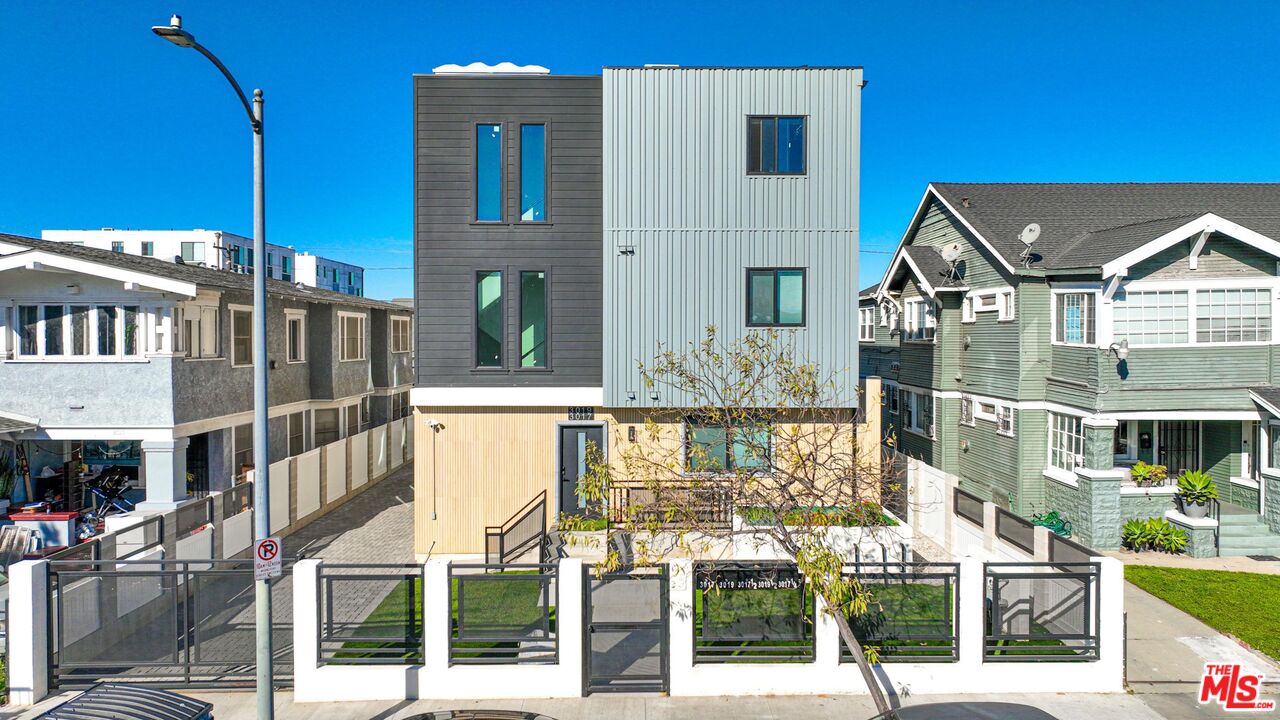 Property photo for 3017 Kenwood Ave, Los Angeles, CA
