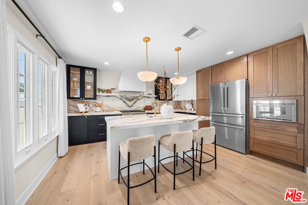 Property photo for 177 S Gardner St, Los Angeles, CA