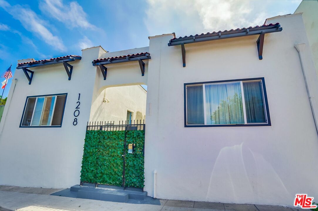 Property photo for 1208 Daisy Ave, Long Beach, CA