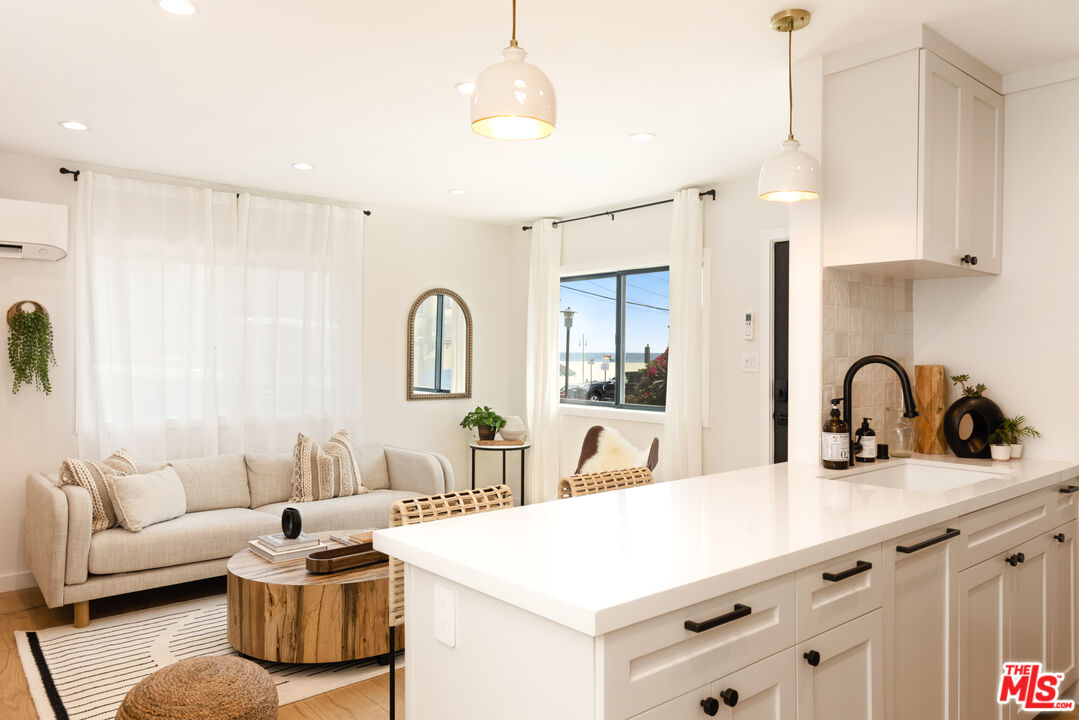 Property photo for 17 Sunset Ave, #1, Venice, CA