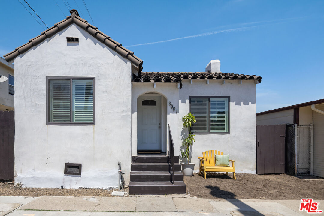 Property photo for 3007 Hyde Park Blvd, Los Angeles, CA