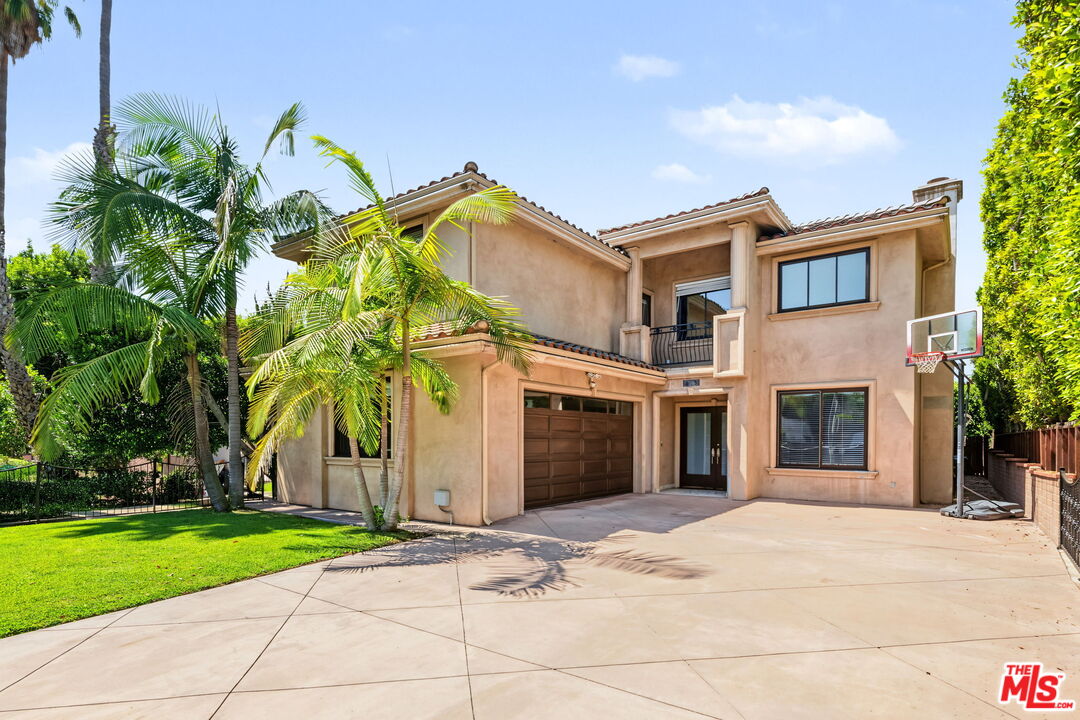 Property photo for 419 N Laurel Ave, Los Angeles, CA