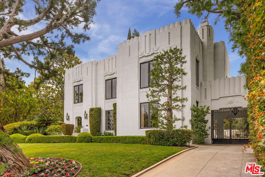 Property photo for 191 S Hudson Ave, Los Angeles, CA