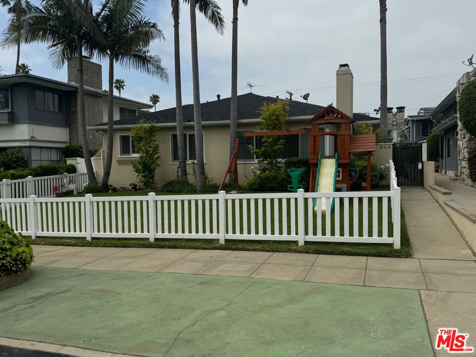 Property photo for 944 21st St, #C, Santa Monica, CA