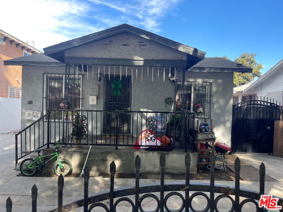 Property photo for 915 E 76th Pl, Los Angeles, CA
