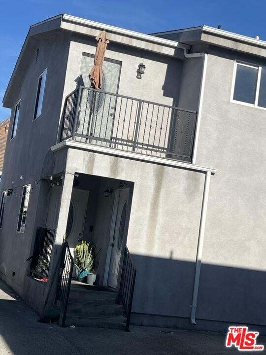 Property photo for 223 E 30th St, Los Angeles, CA