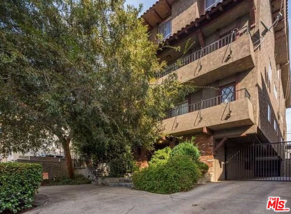 Property photo for 1224 S Barrington Ave, #201, Los Angeles, CA