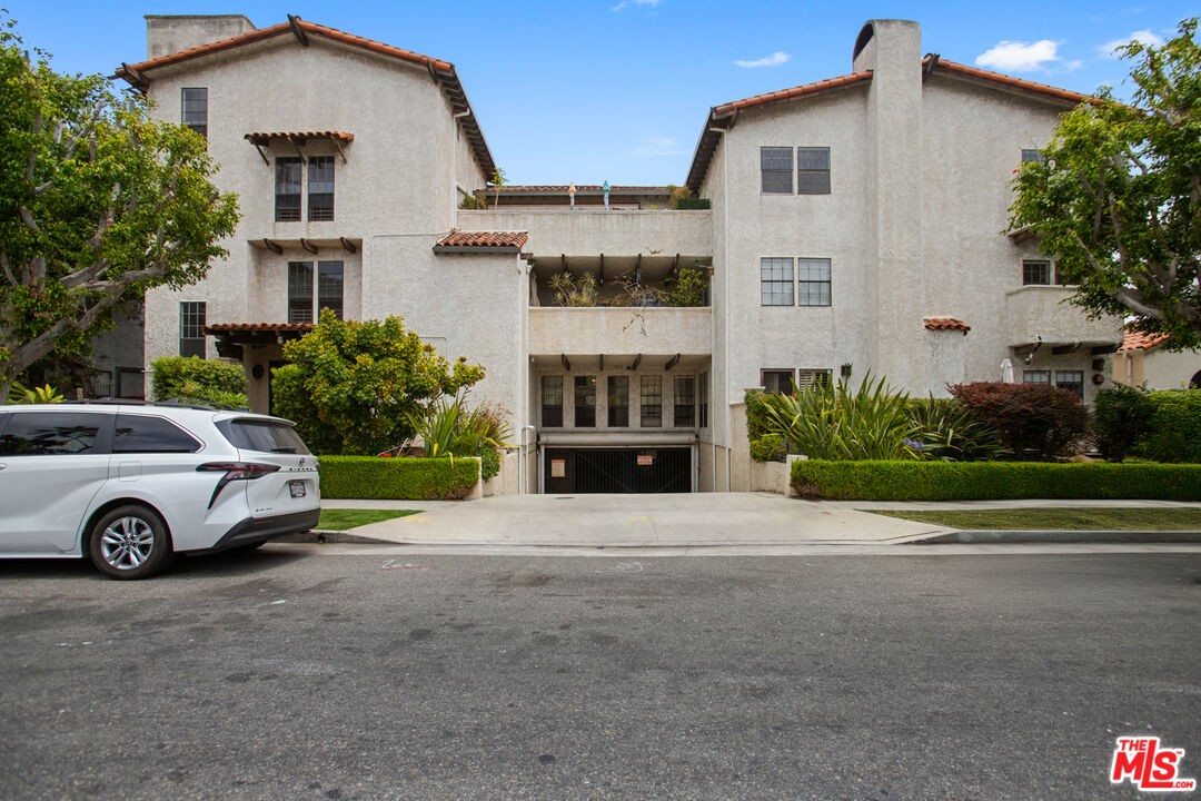 Property photo for 1110 S Shenandoah St, #8, Los Angeles, CA