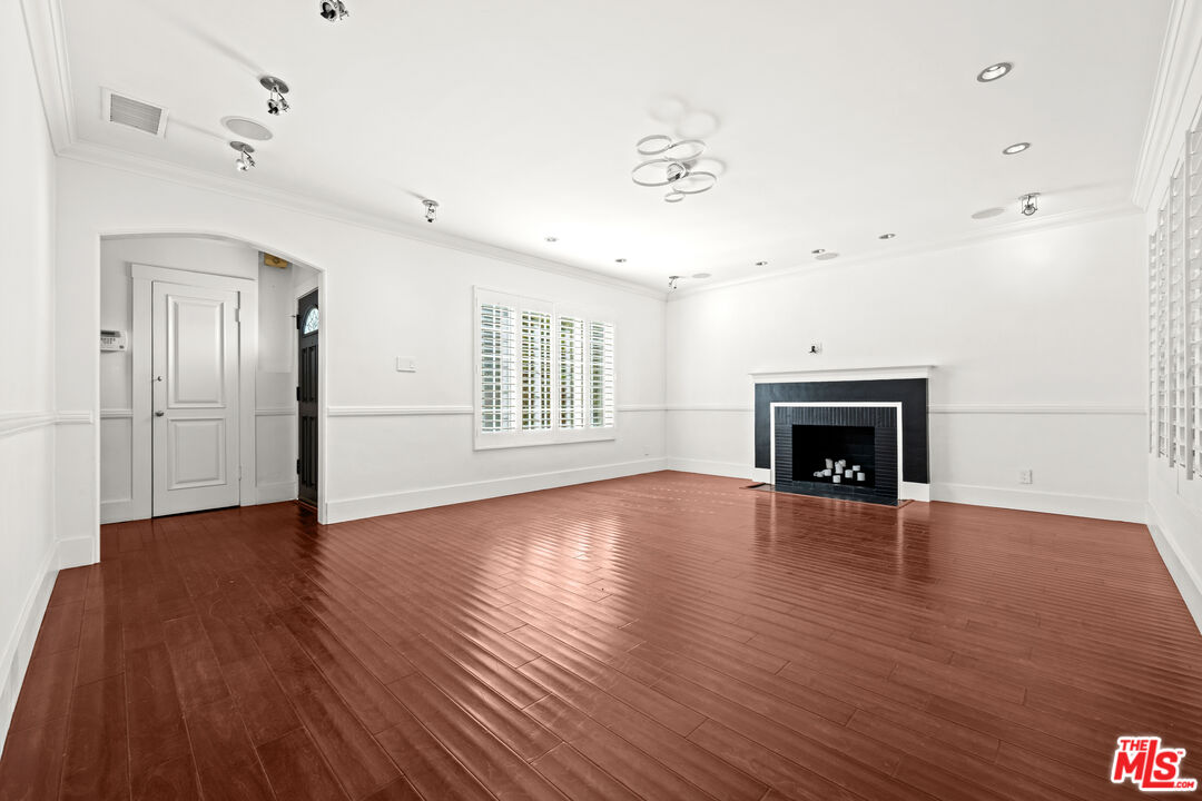 Property photo for 803 S Sycamore Ave, Los Angeles, CA