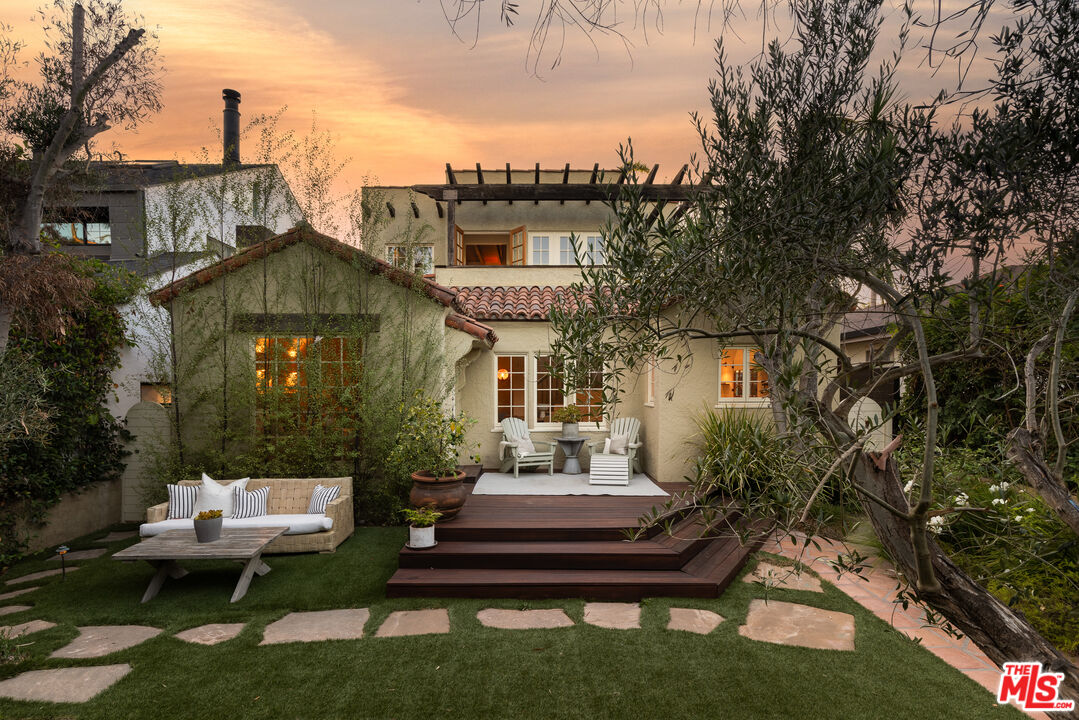 Property photo for 913 Amoroso Pl, Los Angeles, CA