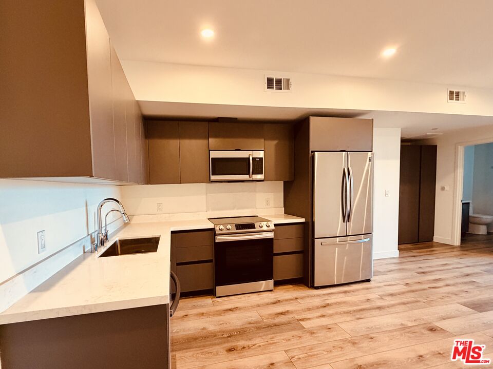 Property photo for 919 Harvard Blvd, #504, Los Angeles, CA