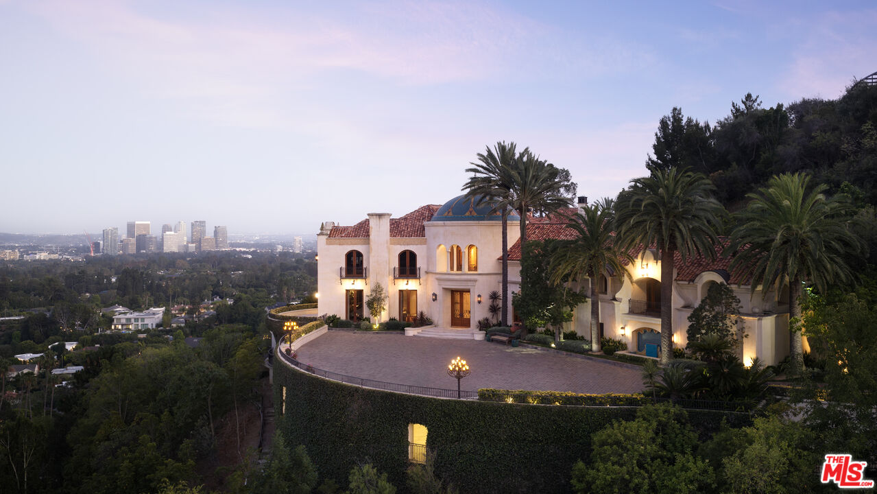 Property photo for 10066 Cielo Dr, Los Angeles, CA