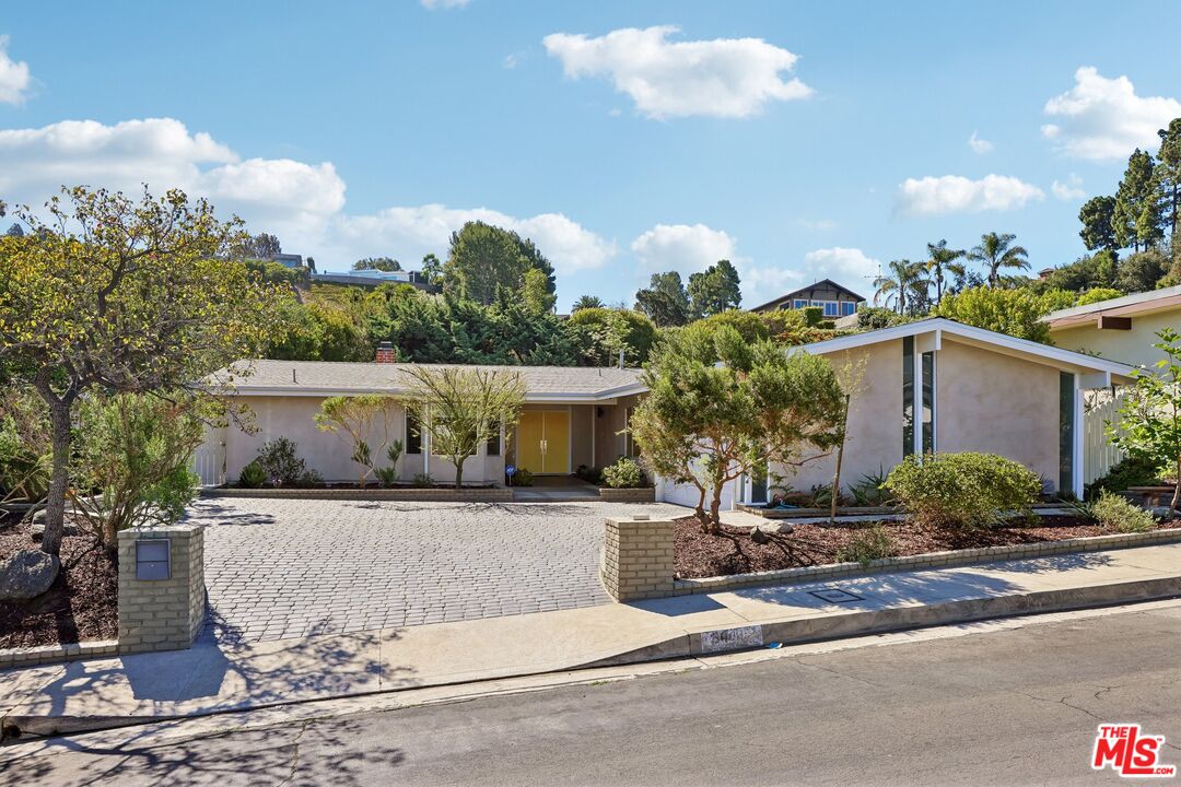 Property photo for 3000 Dona Emilia Dr, Los Angeles, CA