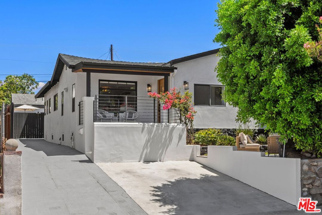 Property photo for 5403 Stratford Rd, Los Angeles, CA