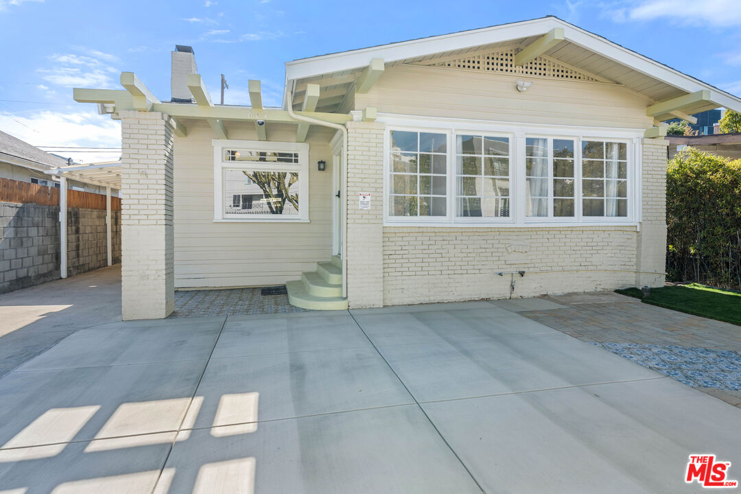 Property photo for 607 N Gramercy Pl, Los Angeles, CA