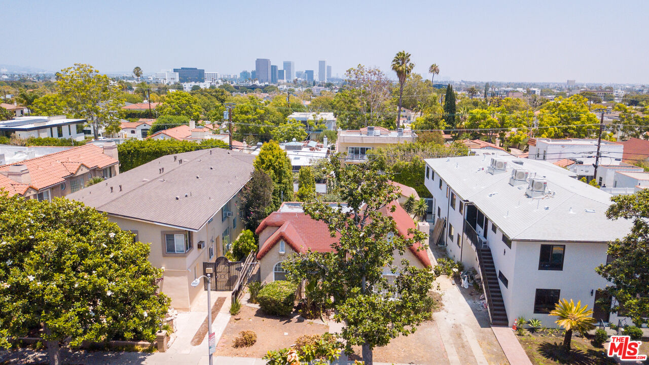 Property photo for 332 S Doheny Dr, Beverly Hills, CA