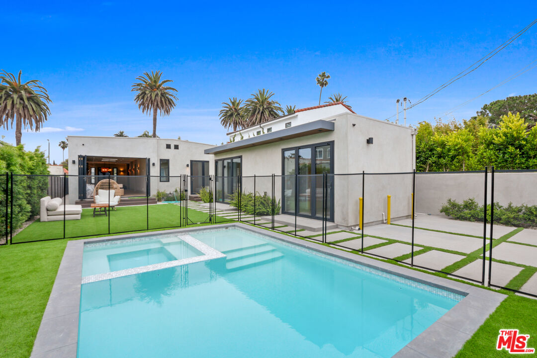 Property photo for 2225 Walnut Ave, Venice, CA