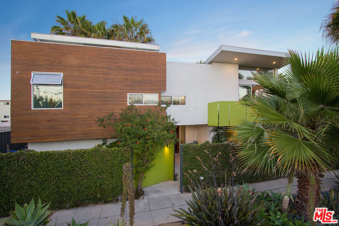 Property photo for 1046 6TH AVE, Venice, CA